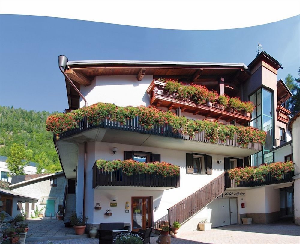 

Milano - Alta Valtellina, Montagna Italia - Albergo Aprica Garni