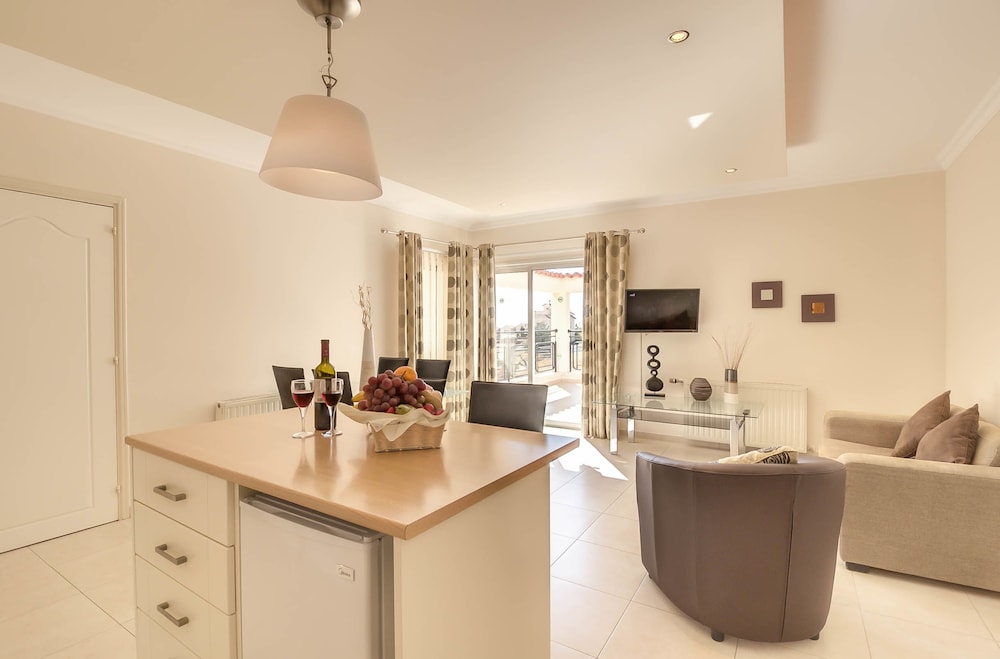 

Napoli - Pissouri - Hill View Hotel Apartments