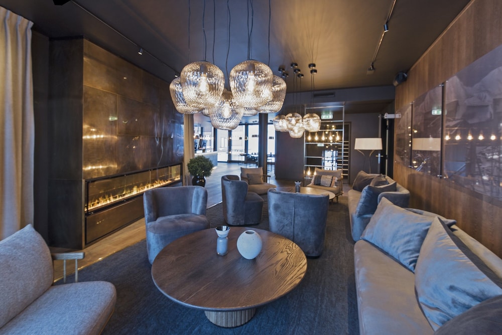 

Milano - Longyearbyen - Funken Lodge