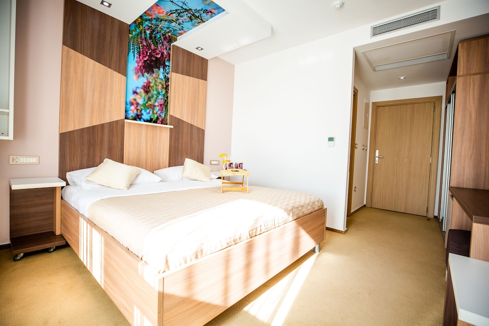 

Lamezia Terme - Međugorje - Hotel Herceg