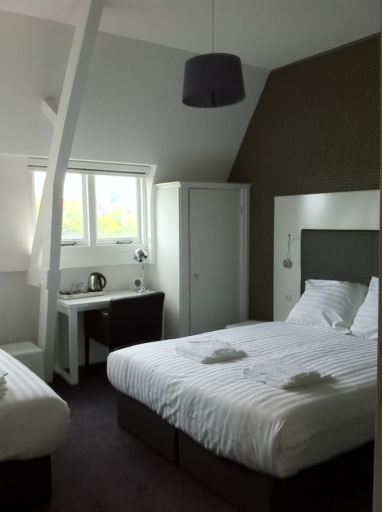 

Bari - Amsterdam - Hotel Vossius Vondelpark