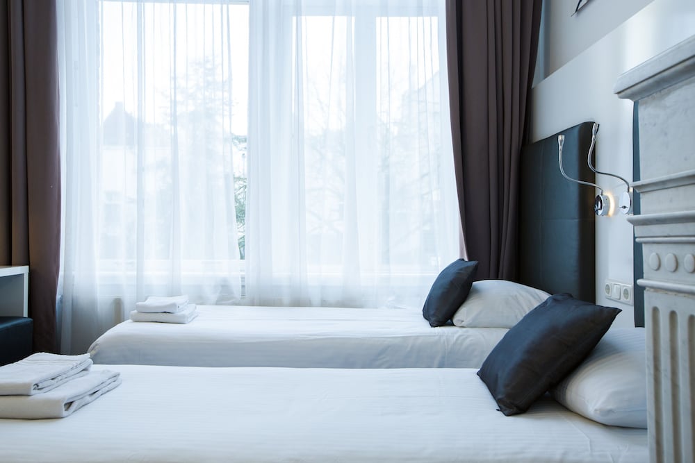 

Pisa - Duivendrecht - Hotel Vossius Vondelpark