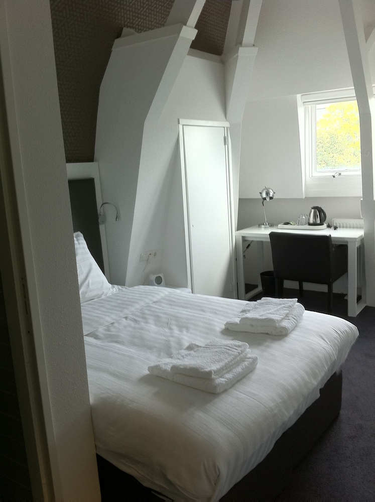 

Pisa - Amsterdam-Uithoorn - Hotel Vossius Vondelpark