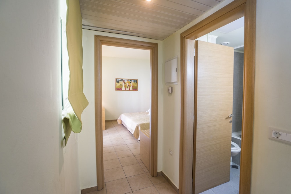 

Roma - Chania - Athina Beach Hotel