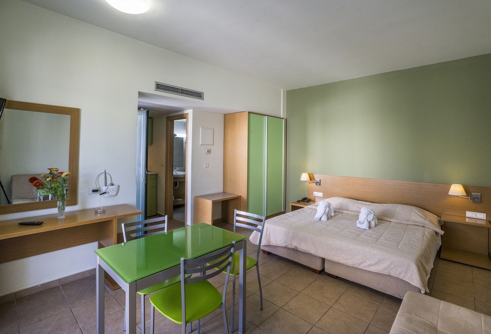 

Milano - Platanias (Crete) - Athina Beach Hotel