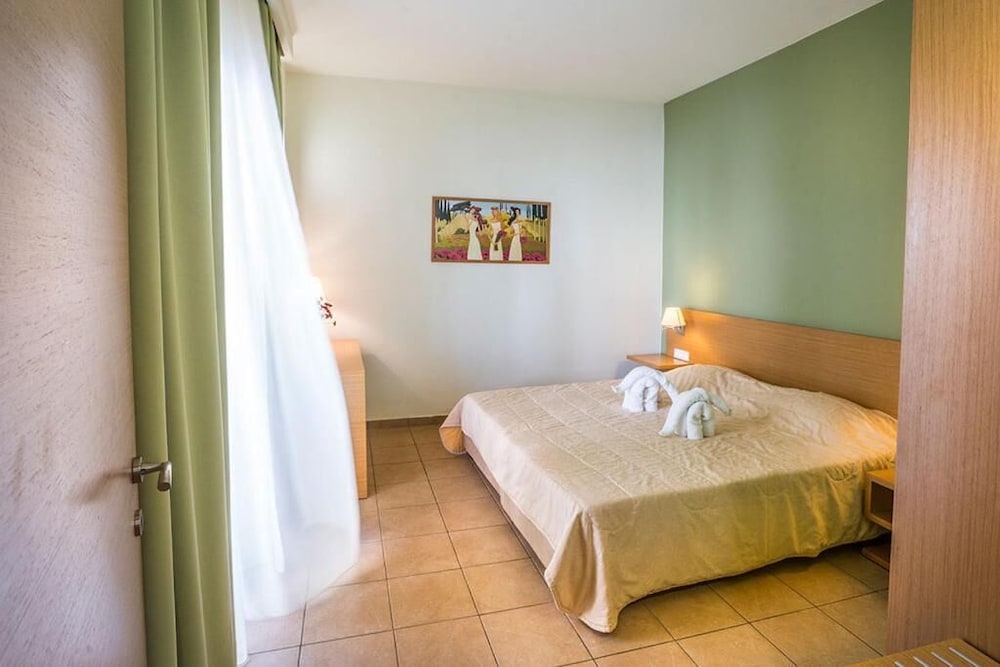 

Verona - Stalós - Athina Beach Hotel