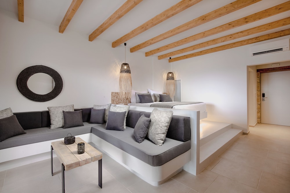 

Bologna - Koríthion - Aliv stone suites & spa