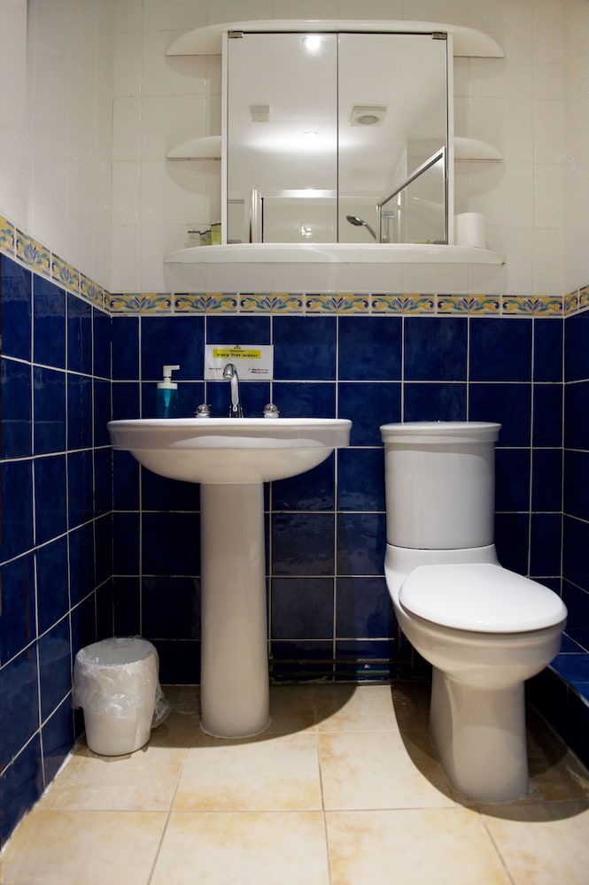 

Venezia - Crawley - Little Foxes Hotel & Gatwick Airport Parking