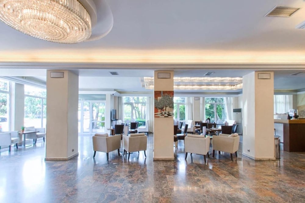 

Bologna - Vouliagmeni - London Hotel