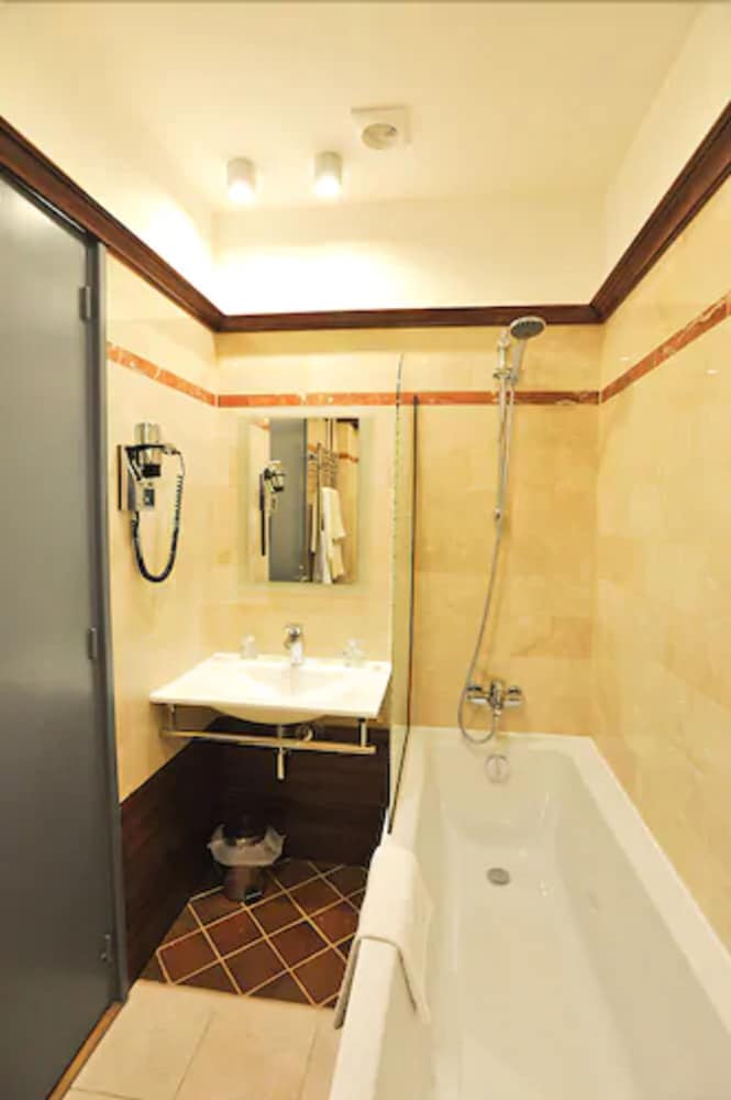 

Milano - Bordeaux-Saint-Clair - Hotel Des Falaises