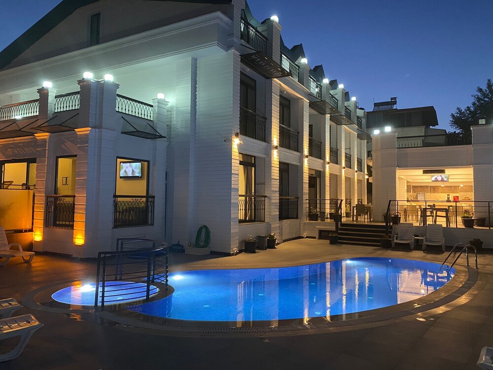 

Roma - Kemer - MİYAS LUXURY HOTEL