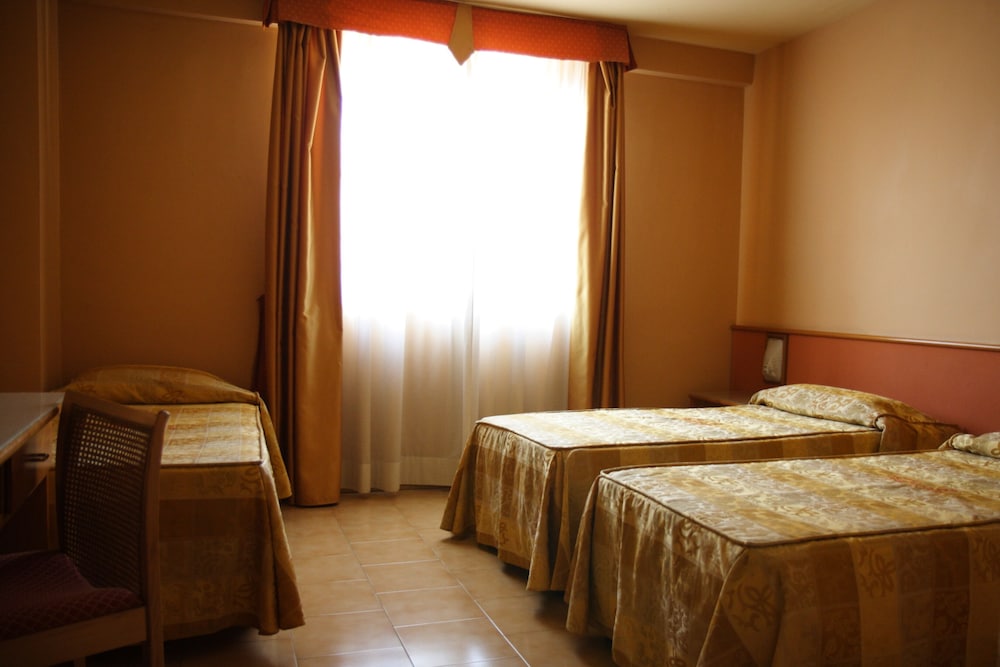 

Milano - Favara - Hotel Tre Torri