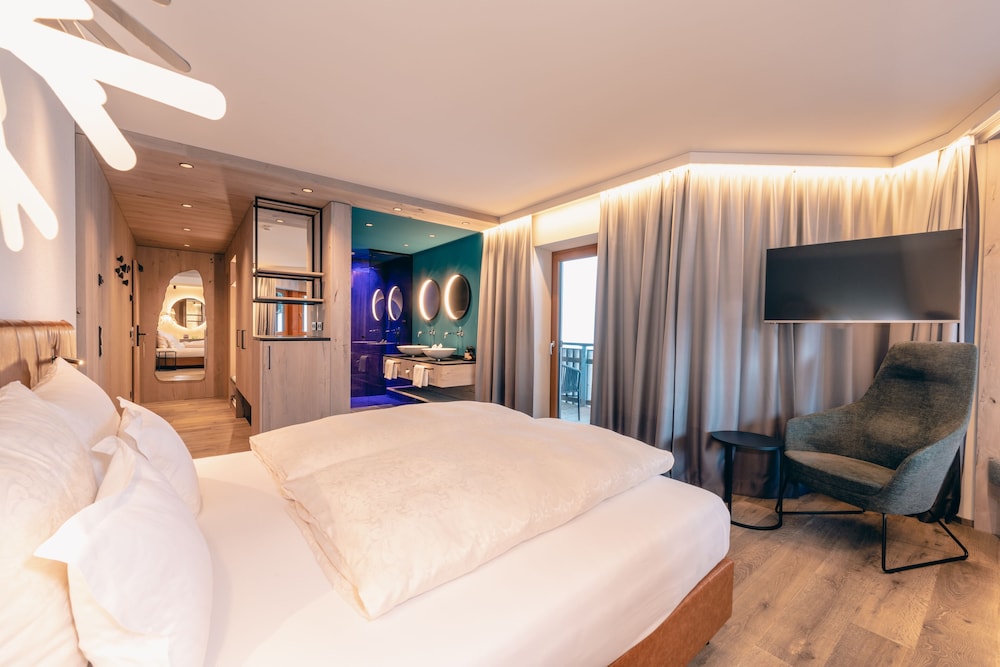 

Bari - Mayrhofen - ZillergrundRock Luxury Mountain Resort