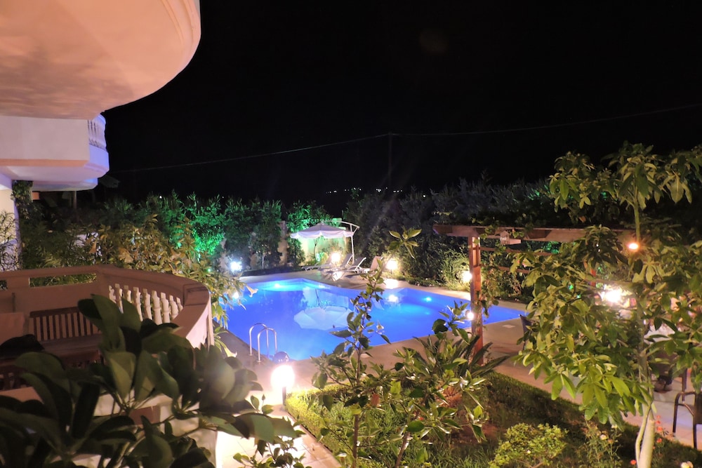 

Roma - Kolimbari - Golden Rose Suites