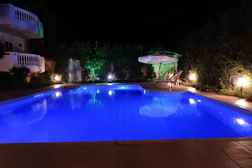 

Bari - Kolimbari - Golden Rose Suites