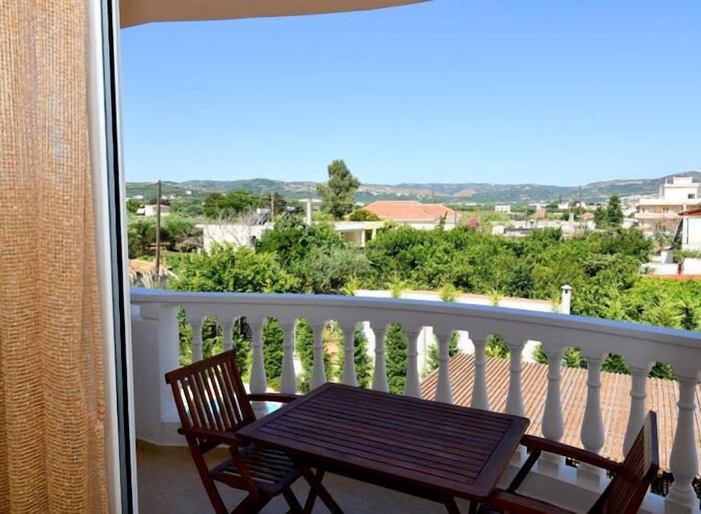 

Verona - Kolimbari - Golden Rose Suites