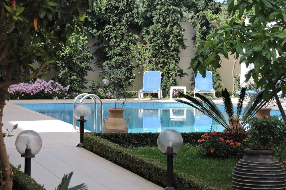 

Pisa - Kolimbari - Golden Rose Suites