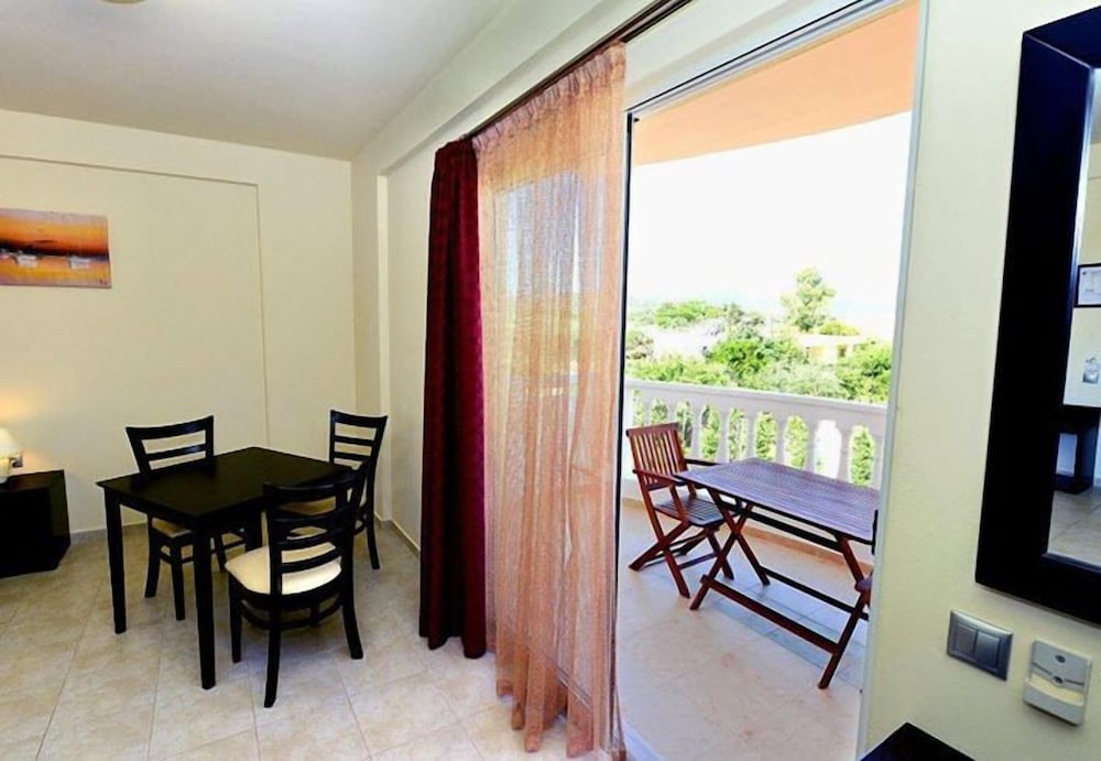 

Roma - Kolimbari - Golden Rose Suites