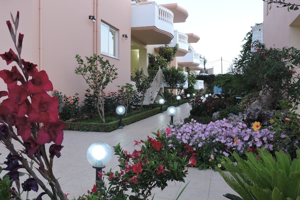 

Roma - Kolimbari - Golden Rose Suites