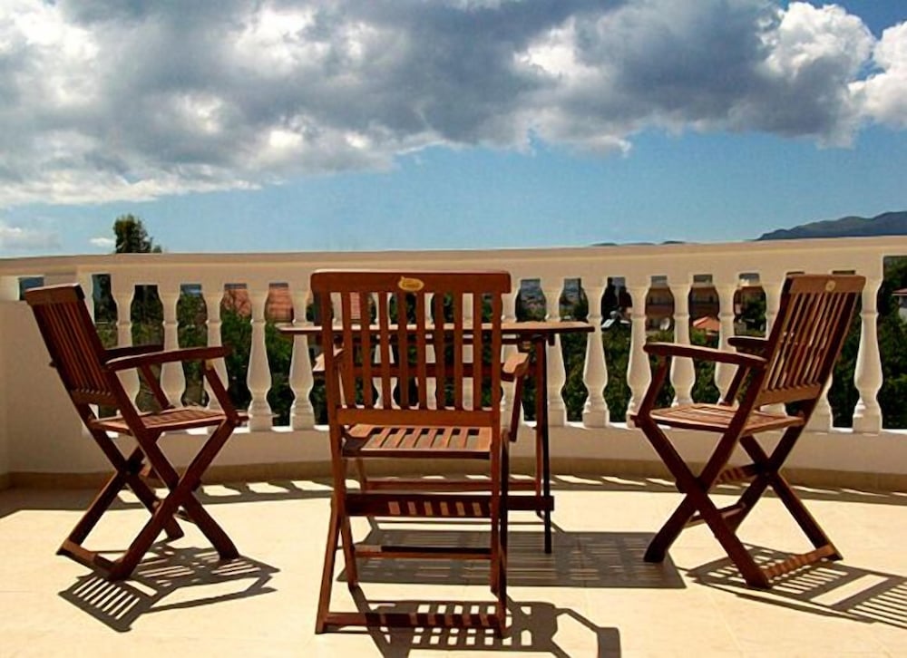 

Verona - Kolimbari - Golden Rose Suites