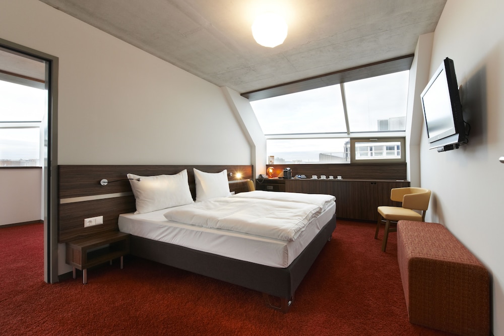 

Milano - Maria Lanzendorf - Simm's Hotel - cityhotel next to Metro U3
