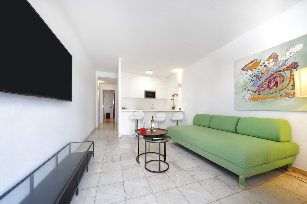 

Roma - Patalavaca - Vista Bonita - Gay and Lesbian Only Resort