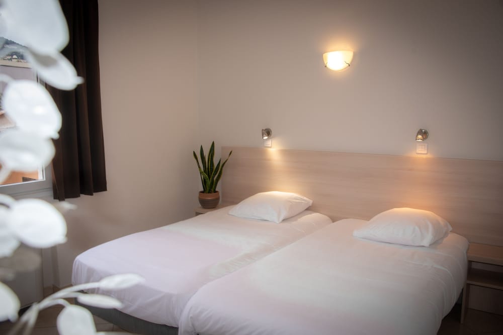 

Bologna - Monte Carlo - Hotel et Appartements Reine D'Azur