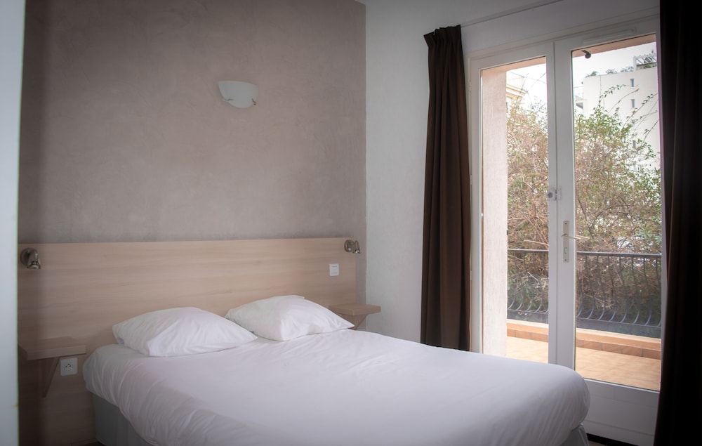 

Napoli - Menton - Hotel et Appartements Reine D'Azur