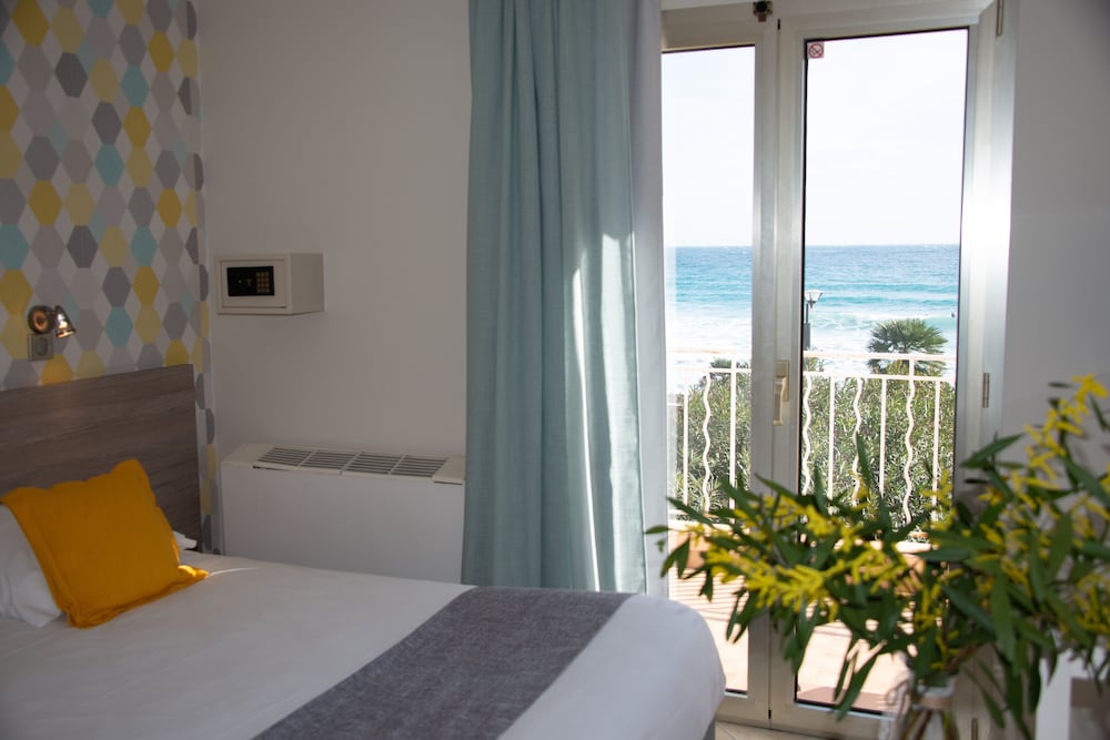 

Torino - Menton - Hotel et Appartements Reine D'Azur