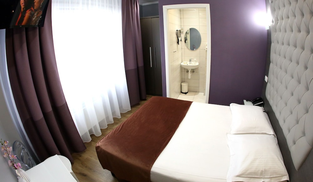 

Brindisi - Bruxelles - Hotel Phenix