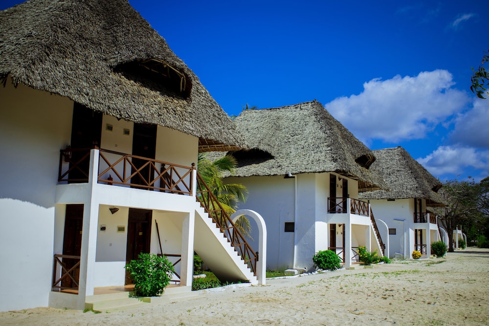 

Bari - Uroa - Antonio Beach Tree House Hotel & Spa