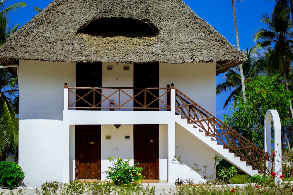 

Bari - Uroa - Antonio Beach Tree House Hotel & Spa