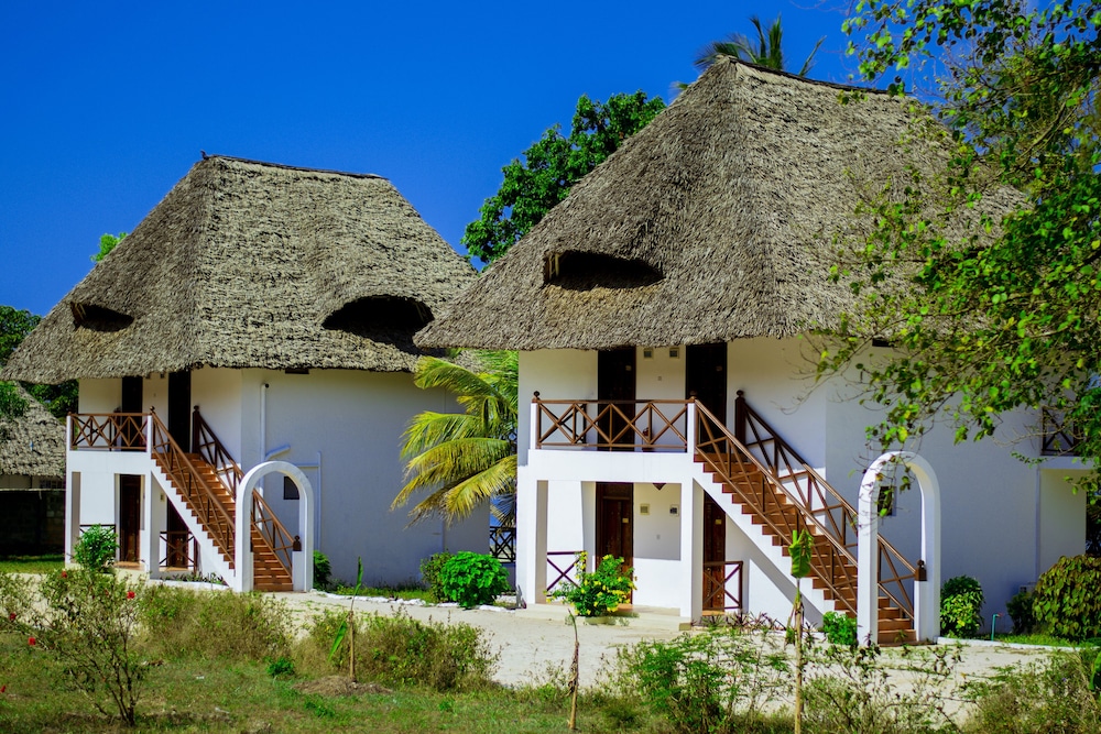 

Bari - Uroa - Antonio Beach Tree House Hotel & Spa