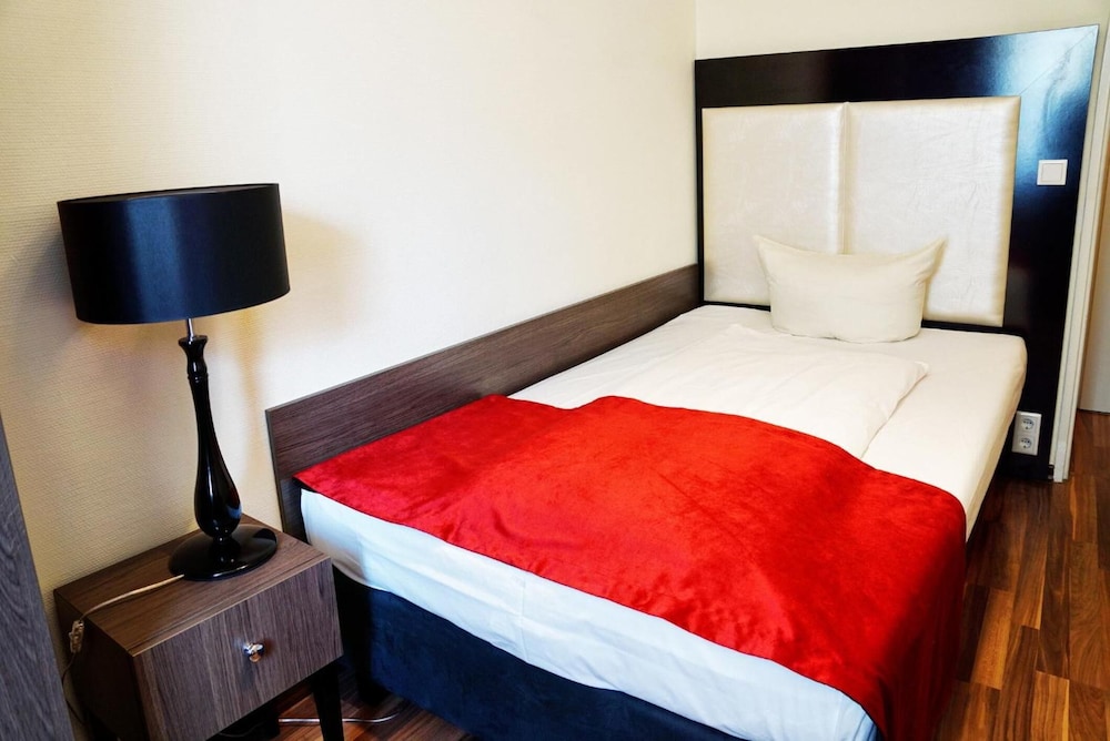 

Milano - Offenbach - Admiral Hotel