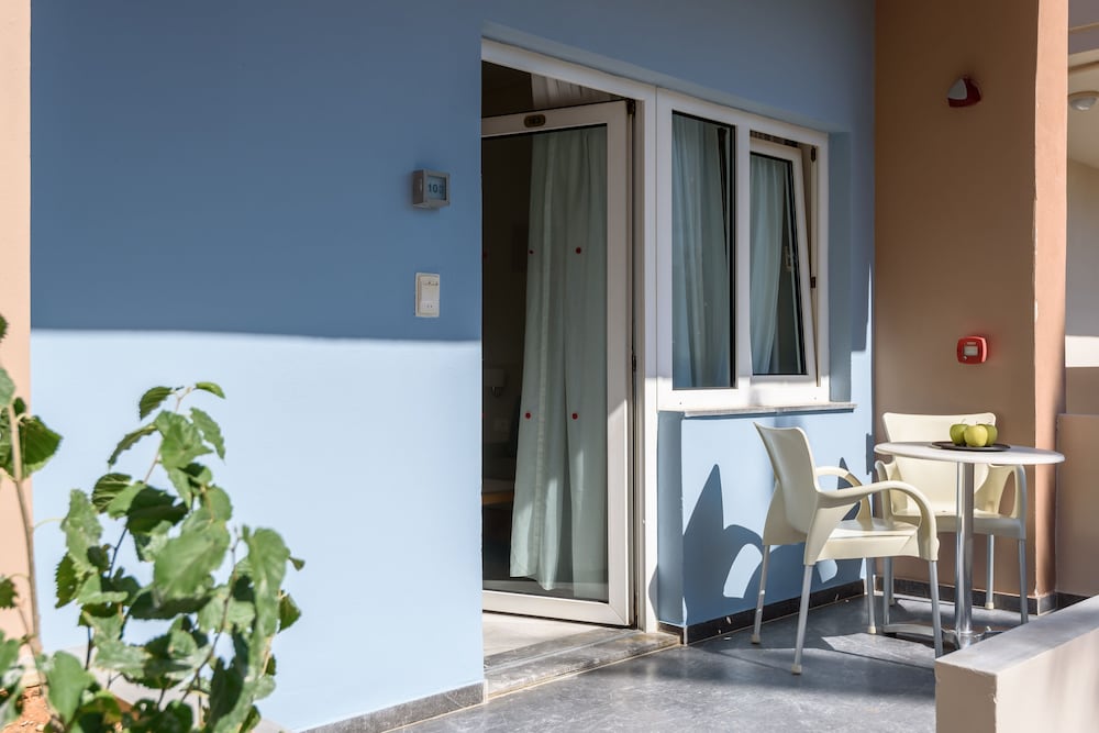 

Genova - Agia Marina Nea Kydonias - Despina Apartments