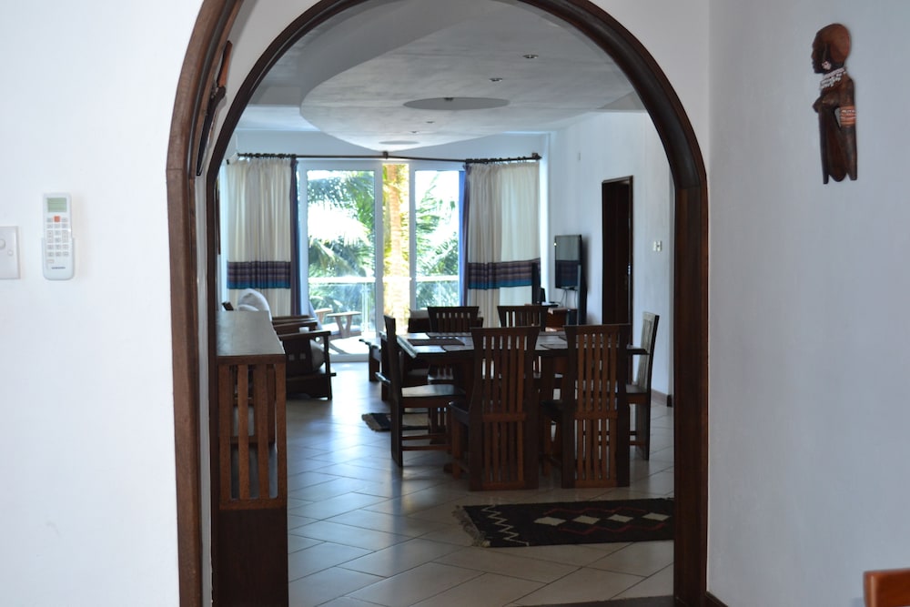 

Bari - Mtwapa - Cowrie Shell Beach Apartments Official