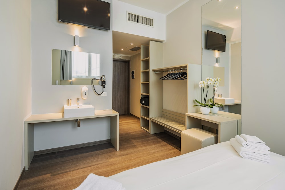 

Brindisi - Peschiera Borromeo - Fasthotel Linate