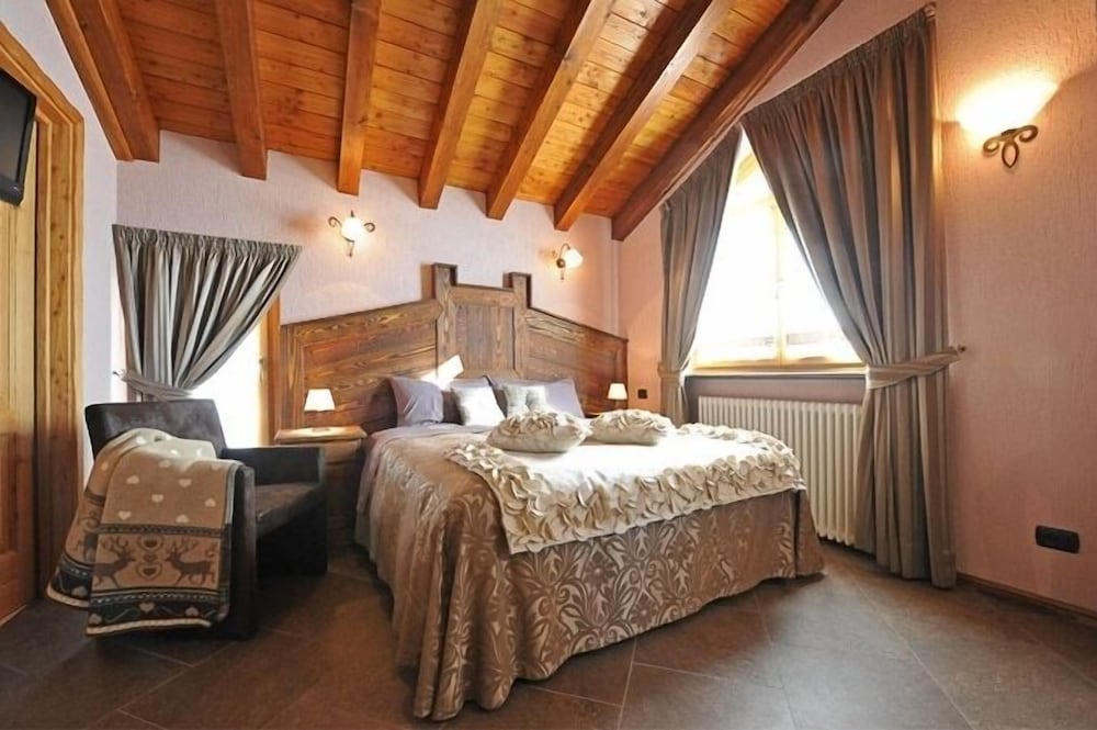 

Napoli - Champoluc - Gresil Residence
