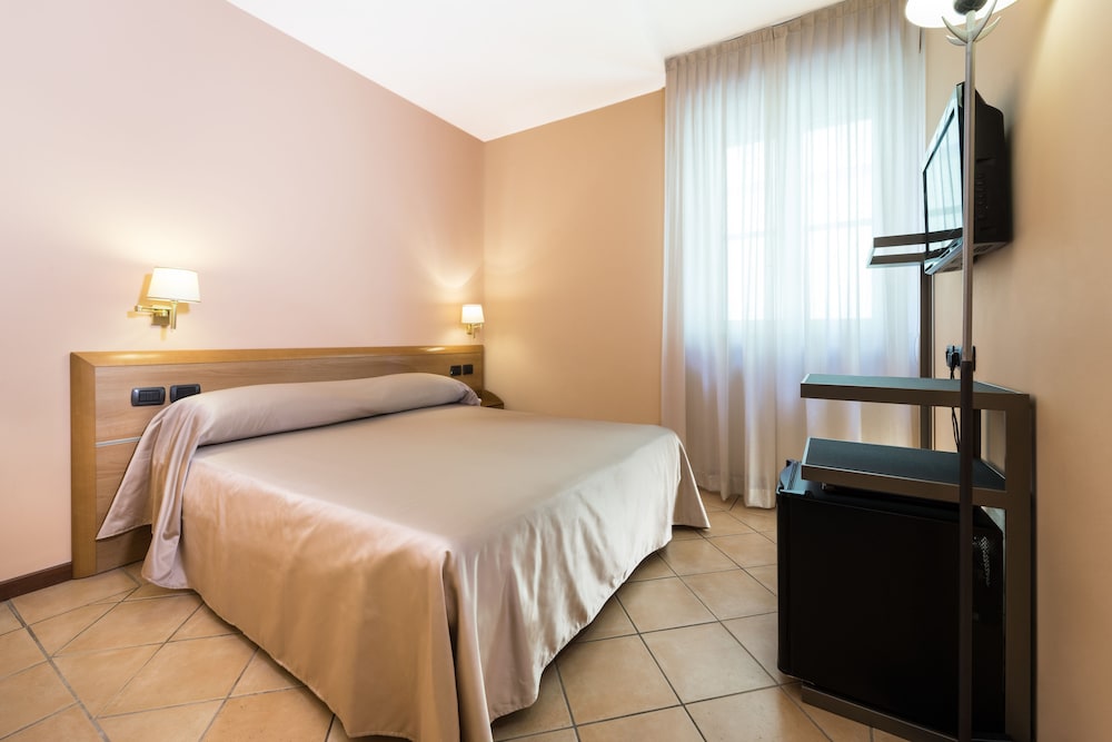 

Milano - Lucca - Hotel Bernardino