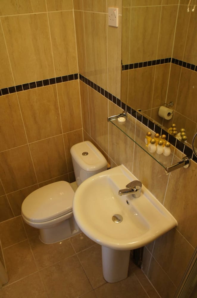 

Milano - Brentford - Sapphire Hotel London