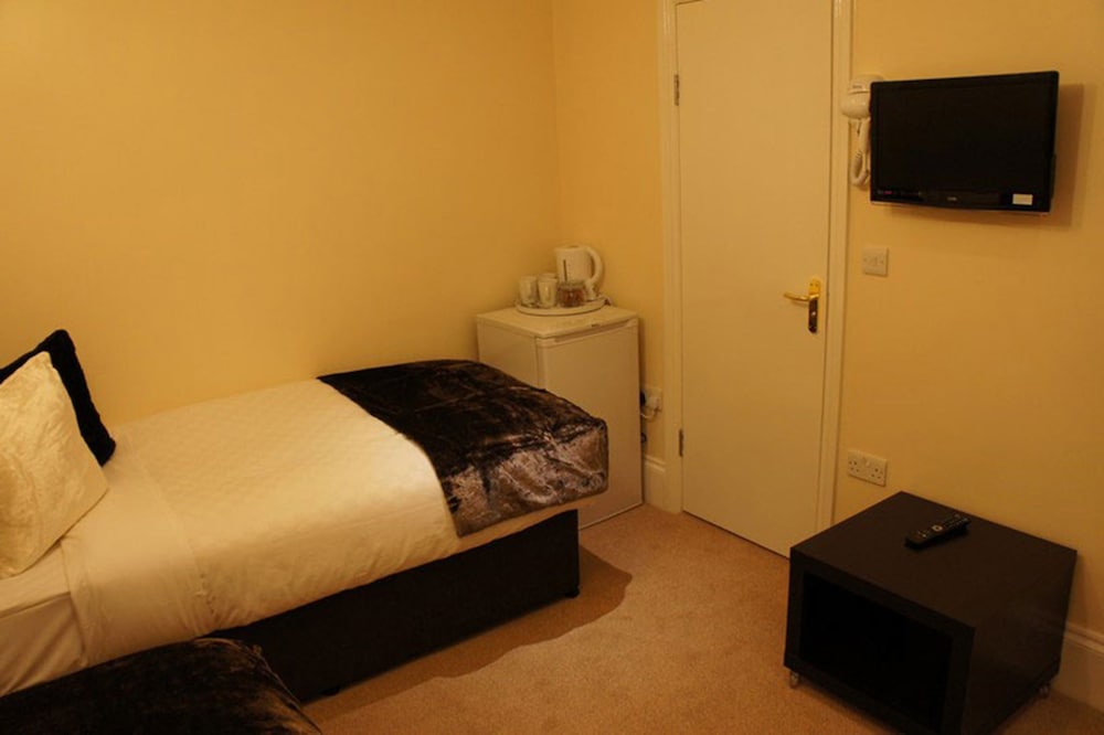 

Roma - Ealing - Sapphire Hotel London
