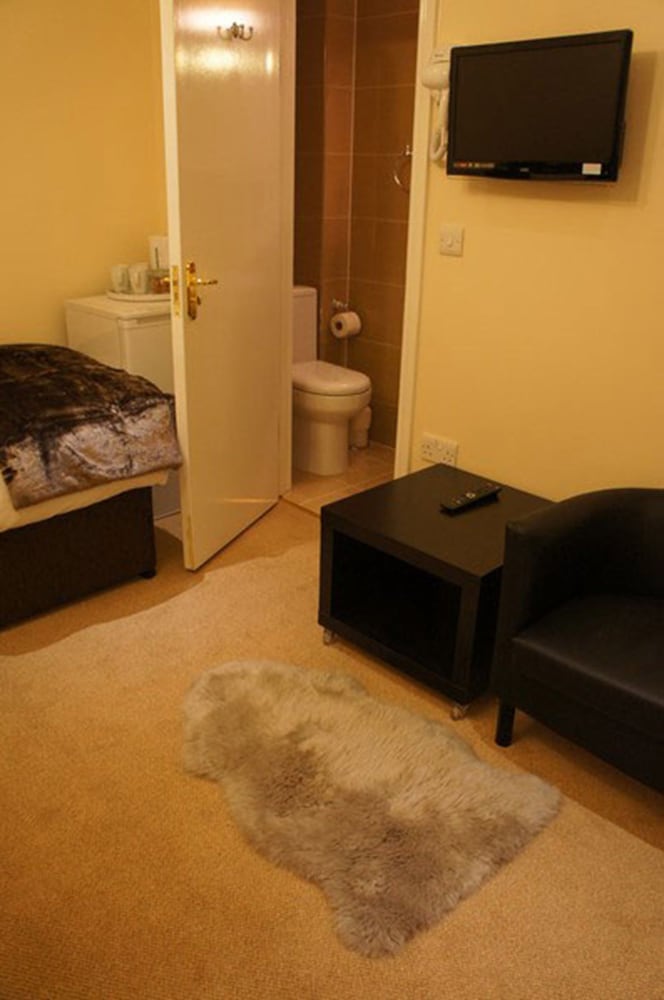 

Milano - Ealing - Sapphire Hotel London
