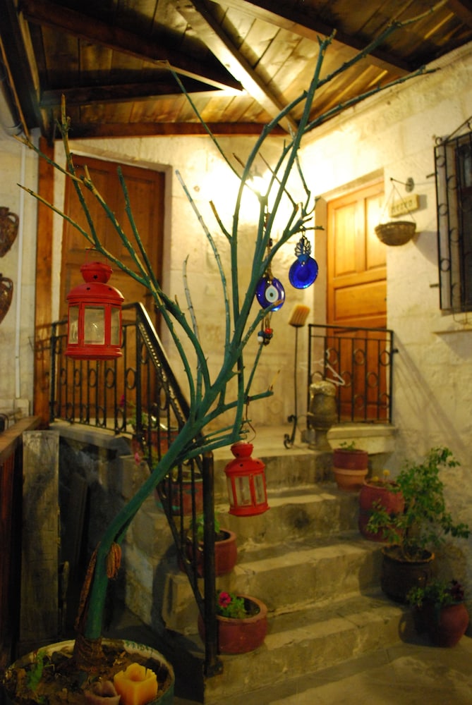 

Bari - Ayvalı - Cave Art Hotel