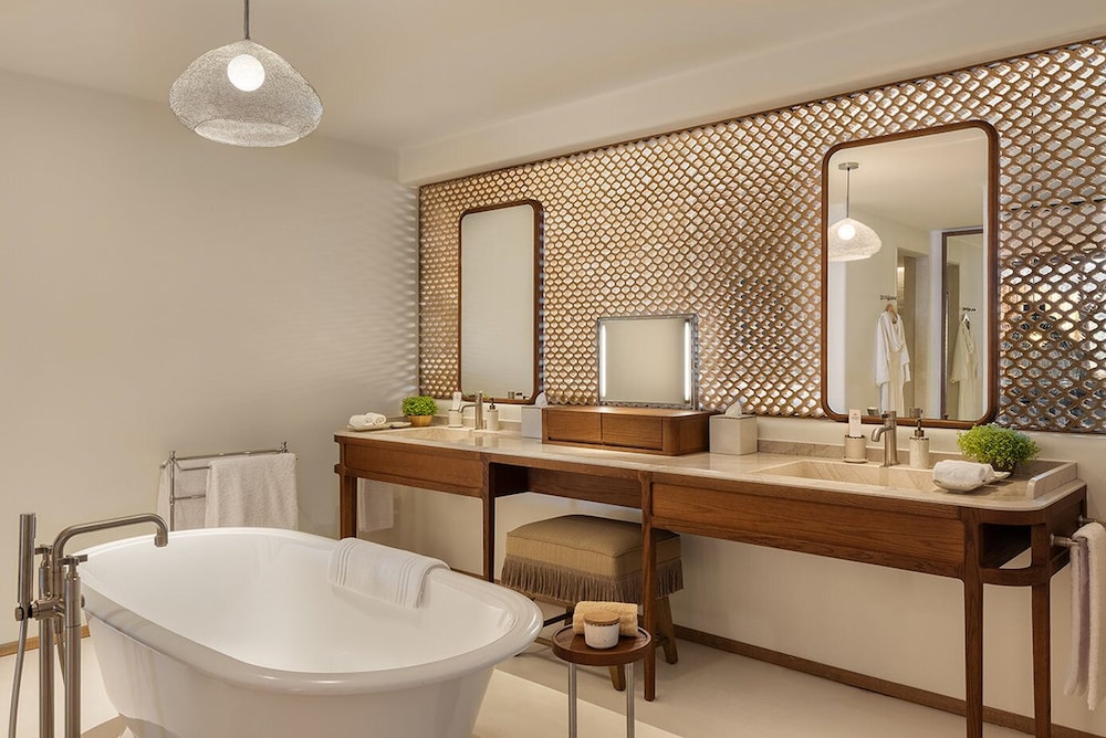 

Cagliari - Portinatx - Six Senses Ibiza