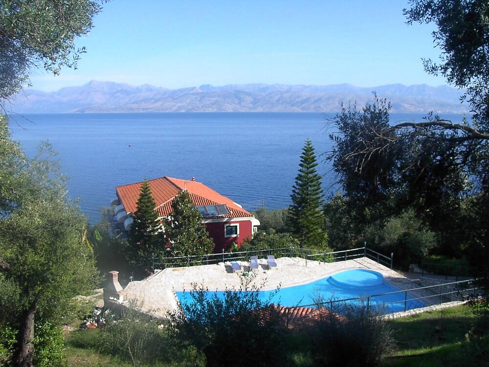 

Roma - Kassiopi - APRAOS BAY HOTEL