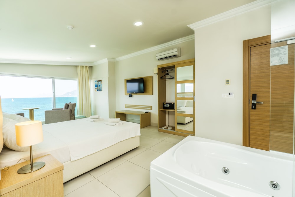 

Napoli - Turgutreis - Dragut Point North Hotel - All Inclusive
