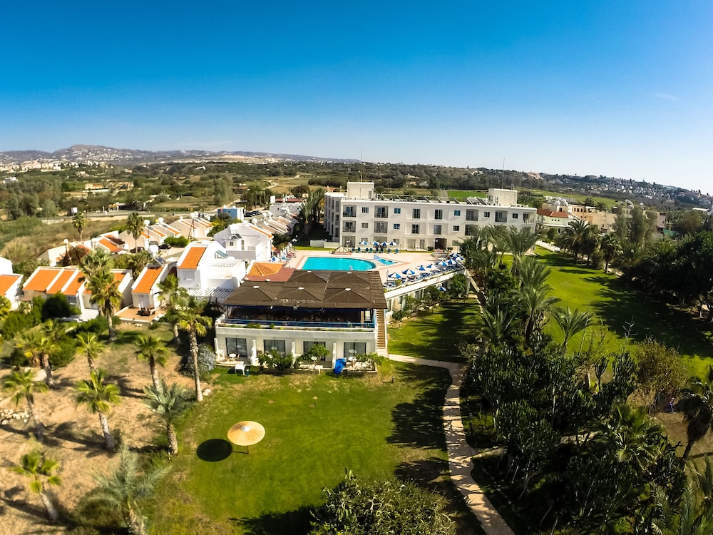 

Milano - Paphos - Helios Bay Hotel and Suites