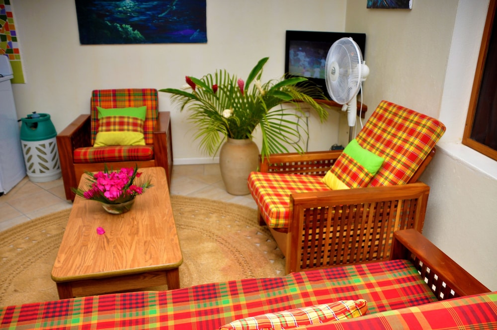 

Milano - Soufriere - The Still Beach House
