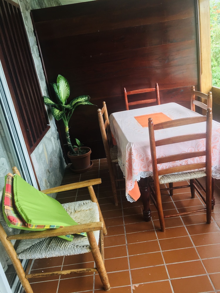 

Milano - Soufriere - The Still Beach House