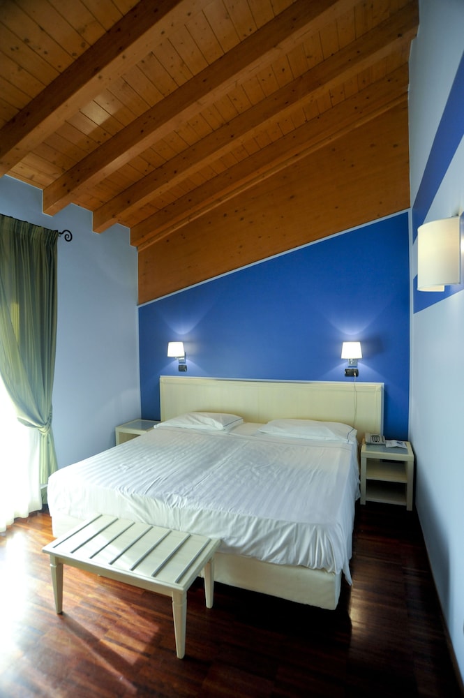 

Roma - Ternate - Hotel Ristorante Vecchia Riva